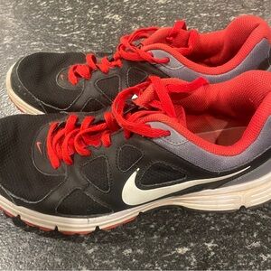 Men’s Nike Revolution (11.5)